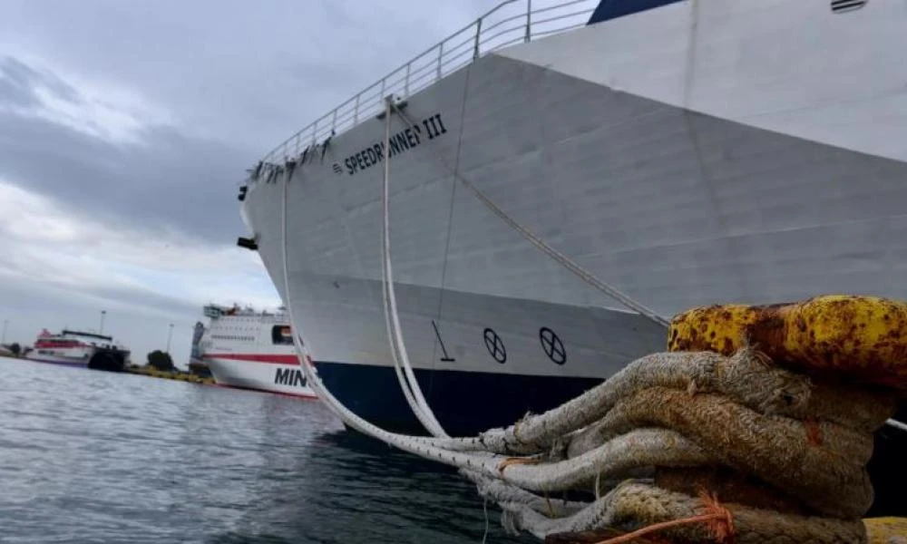 Δεμένα τα πλοία στον Πειραιά και την Κρήτη λόγω των θυελλωδών ανέμων